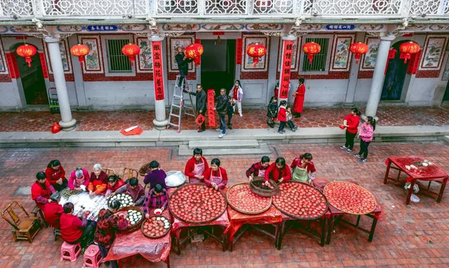 Shared tables and New Year celebrations, from Spring Festival nomination materials.