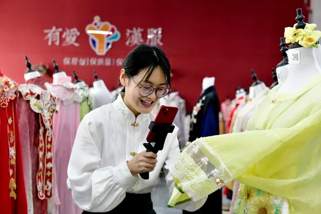 A Hanfu livestream in Caoxian, Shandong, 10 April 2025.