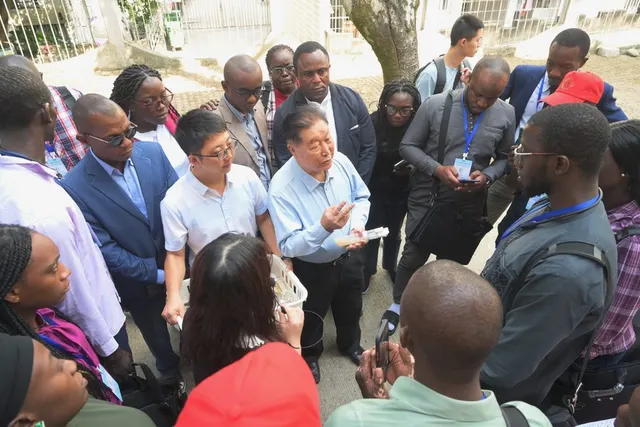 Lin Zhanxi teaches international Juncao trainees in Fuzhou, 14 October 2023.