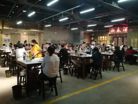 Diners inside Changsha Wenheyou.