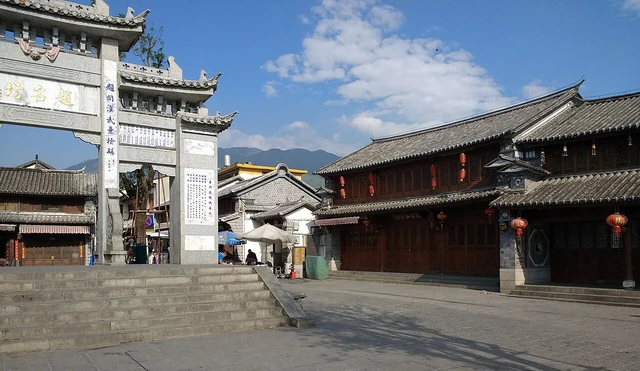 Buildings and streets in Xizhou Old Town.