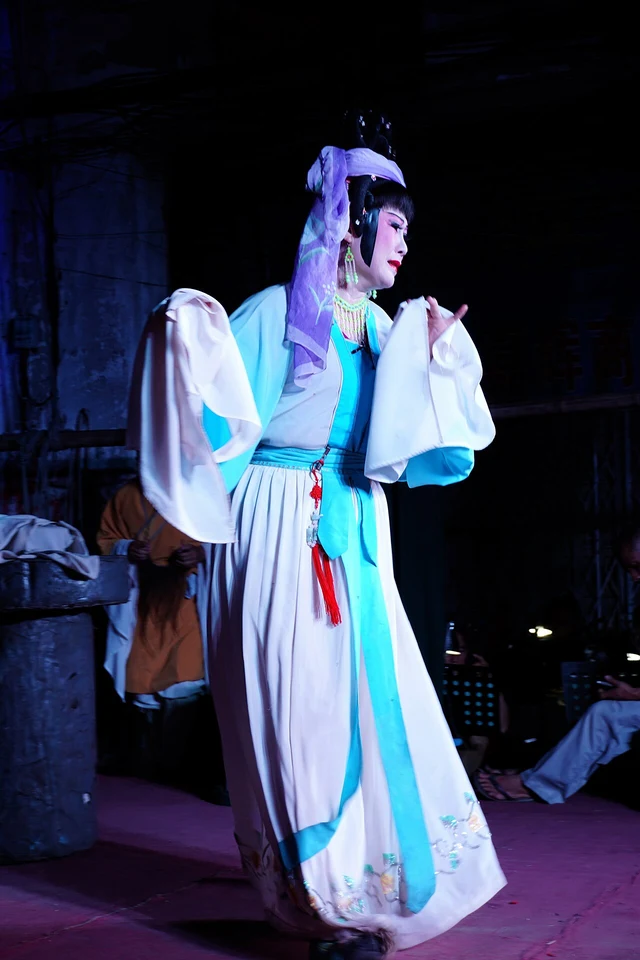 A costumed Qiong opera performer; a historical photograph, not a current programme or venue schedule.