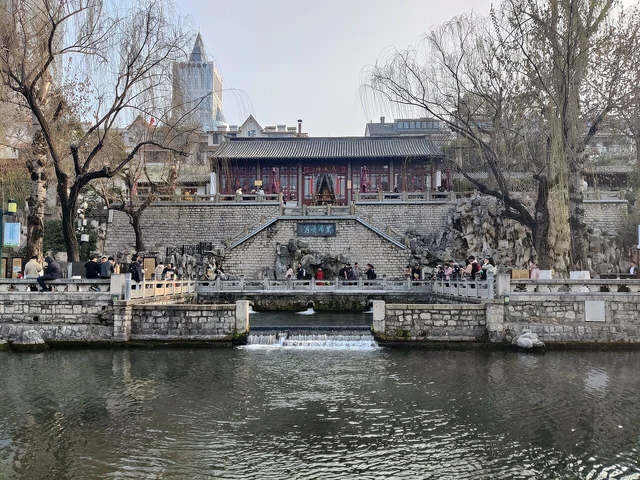 Black Tiger Spring in Jinan, photographed in March 2025.