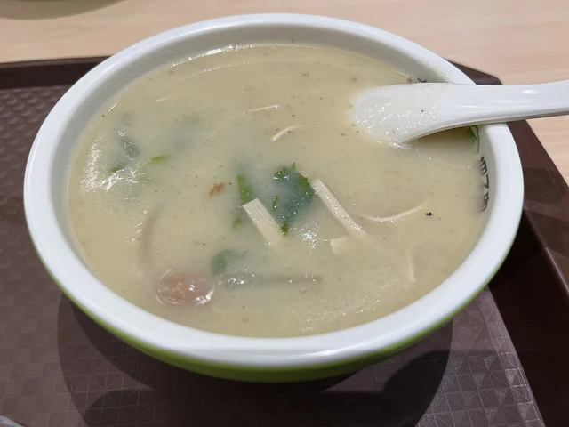 Tianmo at Fengxiangyuan restaurant, photographed in September 2025; the source does not specify the restaurant location.