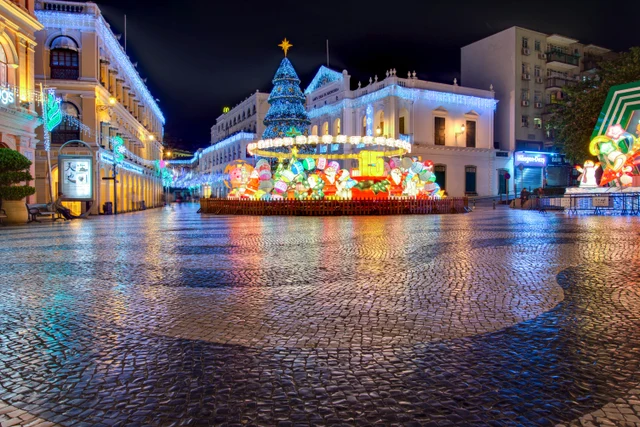 Senado Square and its surrounding façades.