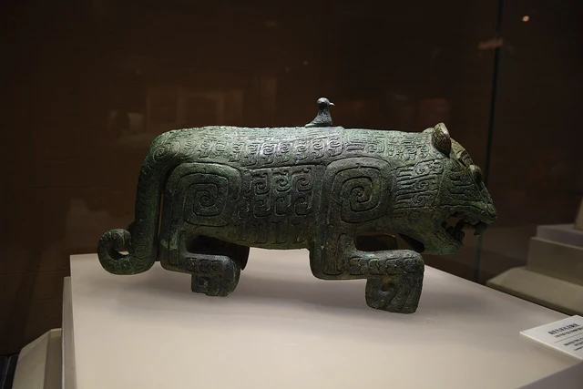 A bronze-tiger display photographed at the Jiangxi Provincial Museum in November 2016; verify its current gallery and original or replica status.