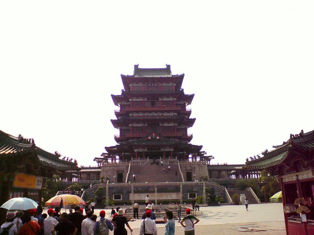 A historical photograph of Tengwang Pavilion in Nanchang, not a current access or weather guarantee.