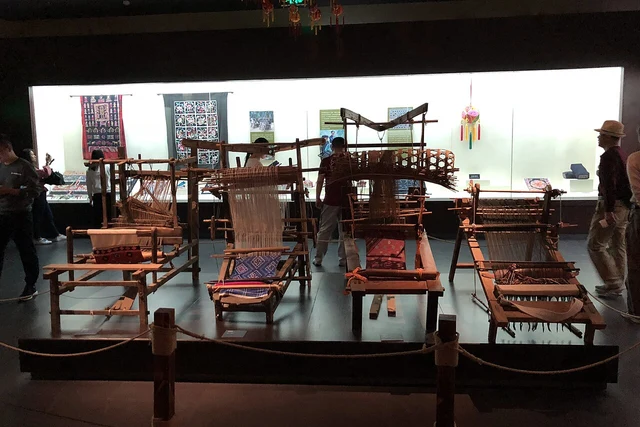 A modern Binyang brocade loom exhibited at the Anthropology Museum of Guangxi.
