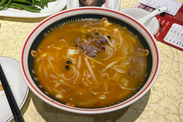 Beef laoyou noodles photographed in Nanning in February 2024.