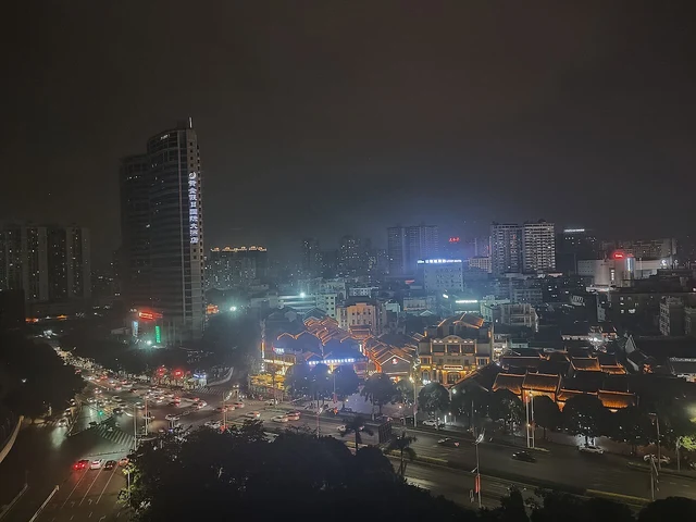 A night overview of Nanning’s Three Streets and Two Lanes.