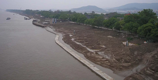 Orange Isle's riverbank, trees and low-rise buildings in Changsha in 2006.