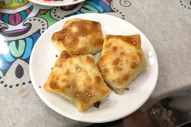 Sesame-topped baked samsa served at Gülhan Restaurant in Beijing in April 2021.