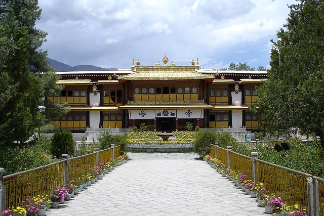 The New Summer Palace, gardens and walkway at Norbulingka in Lhasa.