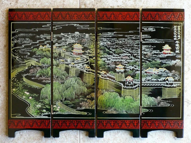 A Pingyao lacquer screen; a display object rather than a workshop session.
