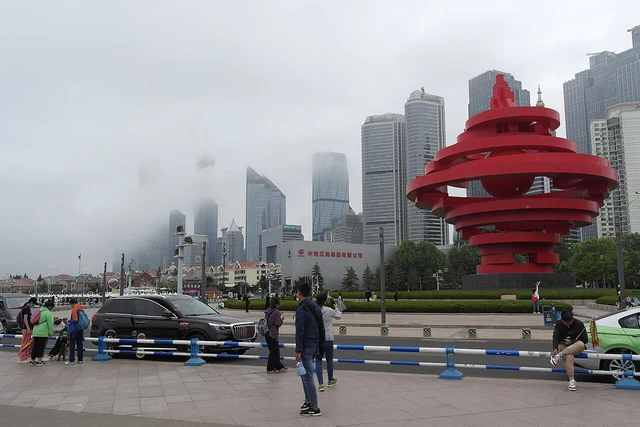 The May Wind sculpture at Qingdao’s May Fourth Square on a foggy day.