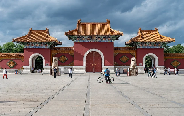 A historical photograph of Qing Zhaoling in Shenyang; distinct from Xi’an’s Tang Zhaoling.