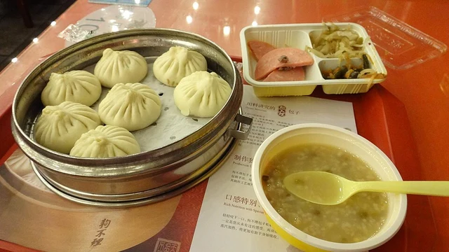 Goubuli steamed buns photographed at Tianjin’s Nanshi Food Street.