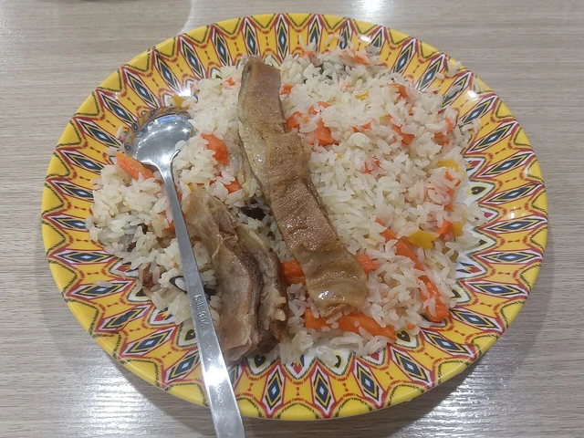 Xinjiang-style pilaf with lamb chops.