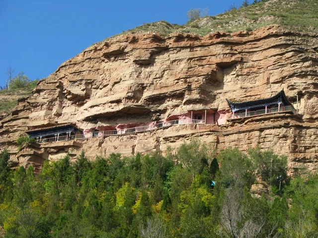 The cliffs and hillside buildings at Beishan / Tulouguan in Xining.