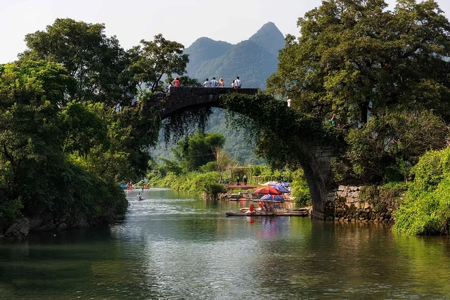 Fuli stone-arch bridge near Baisha in Yangshuo.