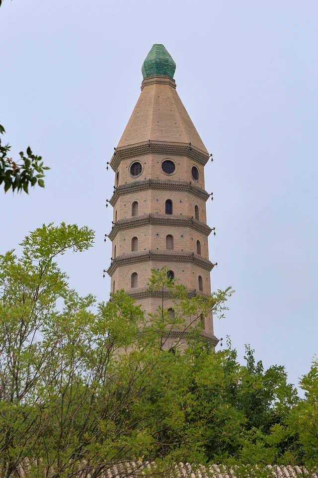 Chengtian Temple Pagoda exterior photographed in August 2026; not permission to climb on this visit.