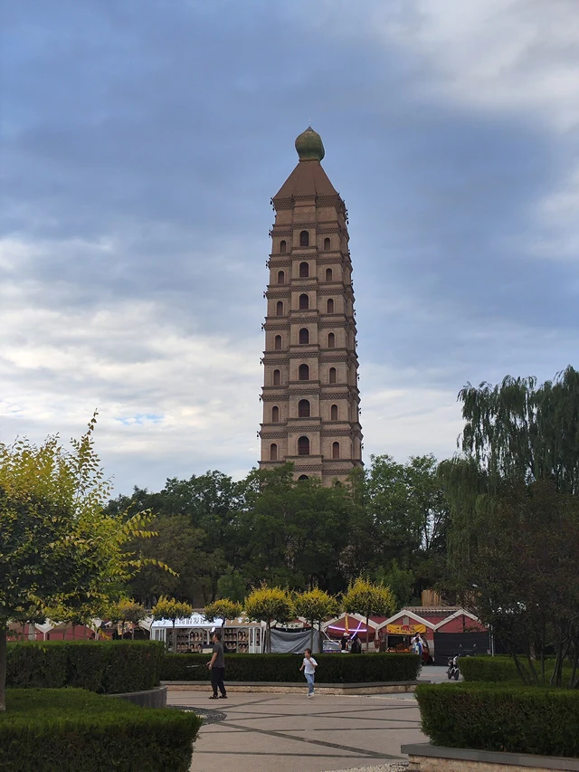 Haibao Pagoda exterior photographed in Yinchuan in 2025; distinguish its foundation from rebuilding.