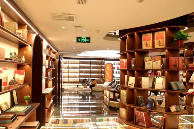 Interior of Dunhuang Bookstore, photographed by Zhang Xiaoliang in China Daily’s 23 April 2022 opening report.