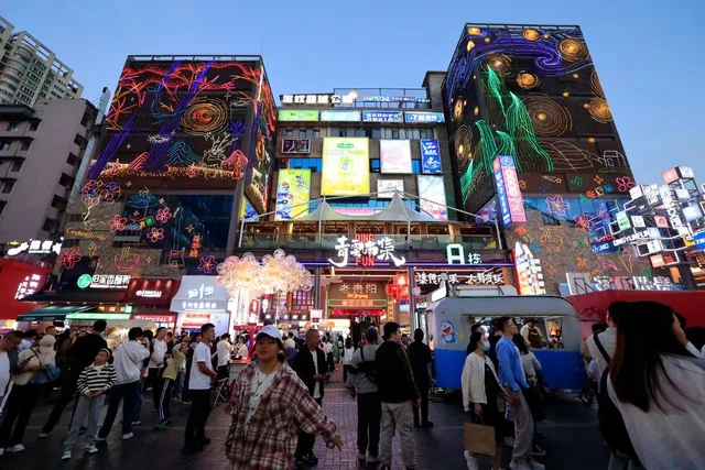 The Qingyun Market entrance and its illuminated street in a Guiyang Daily photograph published in January 2025.