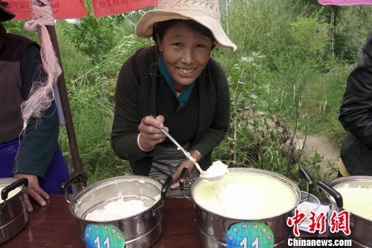 A maker scooping handmade Tibetan yoghurt at a Lhasa Shoton festival competition in 2017.
