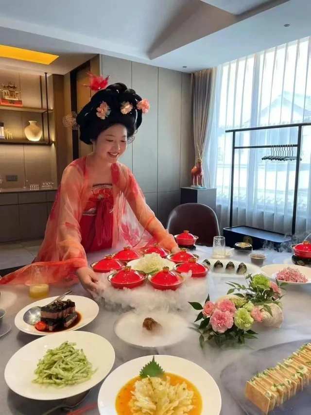 A modern Luoyang Yan water-banquet presentation, in Luoyang’s official August 2025 report.